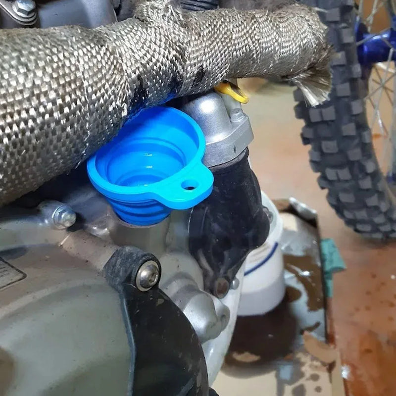🌟 Universal Silicone Foldable Car Engine Funnel – Portable Auto Fluid Change Funnel for Oil & Washer Fluid 🚗