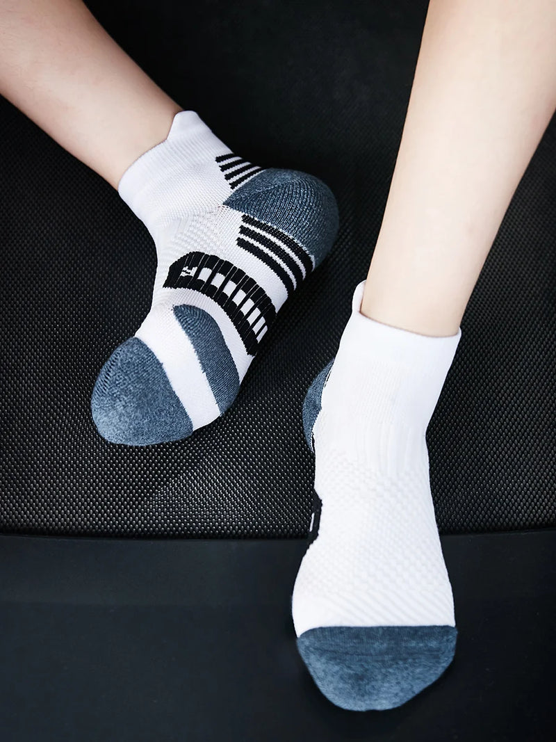 3 Pairs Non-Slip Quick-Drying Fitness & Running Socks for Men & Women - Basketball Training Socks 🏃‍♂️🏀
