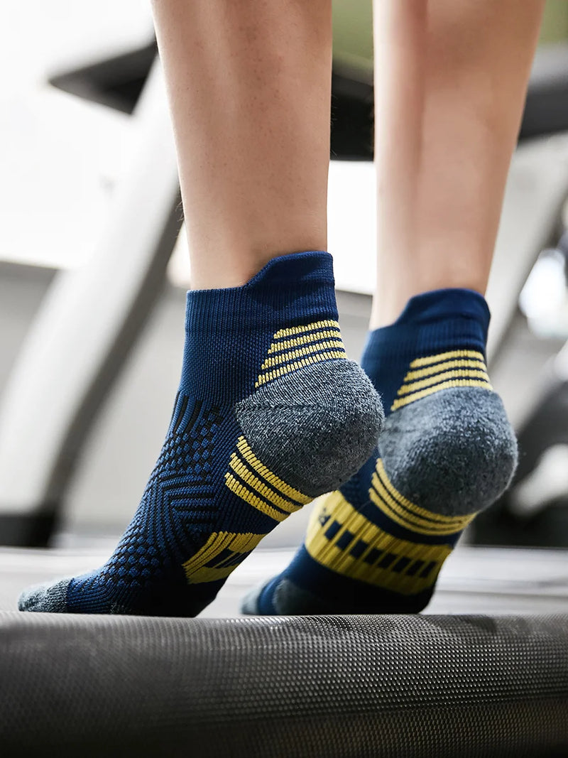 3 Pairs Non-Slip Quick-Drying Fitness & Running Socks for Men & Women - Basketball Training Socks 🏃‍♂️🏀