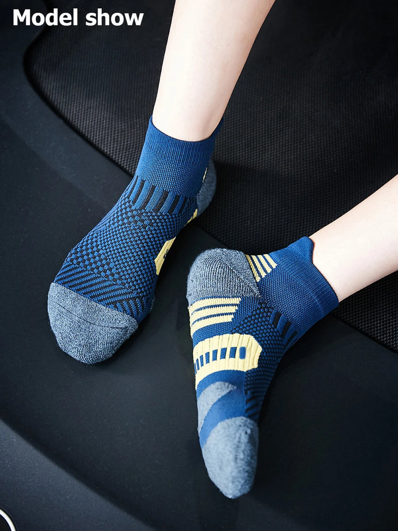 3 Pairs Non-Slip Quick-Drying Fitness & Running Socks for Men & Women - Basketball Training Socks 🏃‍♂️🏀